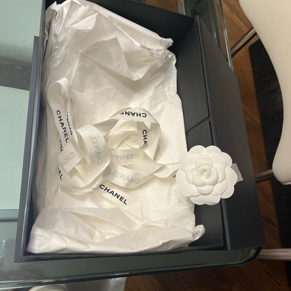 Chanel Scarf - Picture 9 of 10